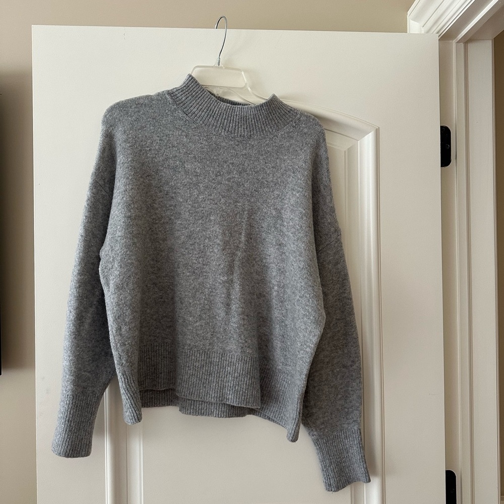 H&M gray turtleneck sweater